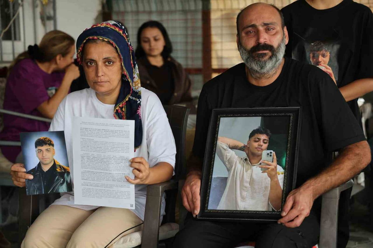 ADANA’DA TERS ŞERİTTEN HIZLA GELEREK MOTOSİKLETE ÇARPIP 2 GENCİN ÖLÜMÜNE YOL AÇAN SÜRÜCÜ TAHLİYE...