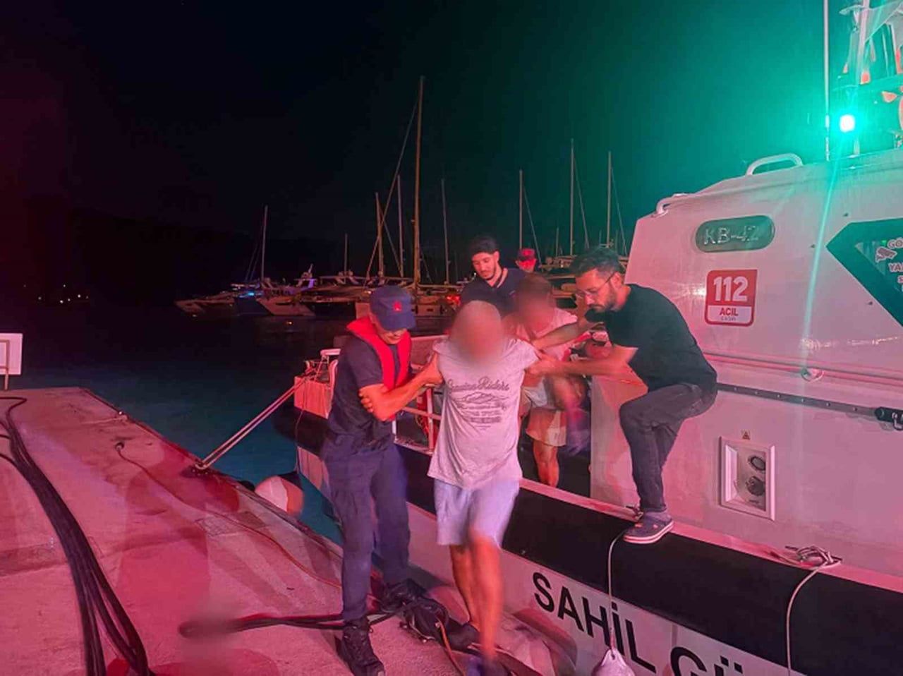 MUĞLA’NIN MARMARİS İLÇESİNDE ÖZEL TEKNEDE RAHATSIZLANAN BİR VATANDAŞ SAHİL GÜVENLİK EKİPLERİ...
