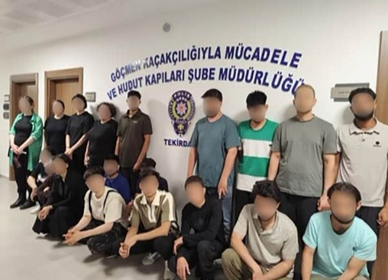 TEKİRDAĞ’IN MARMARAEREĞLİSİ İLÇESİNDE POLİS EKİPLERİNCE DURDURULAN BİR ARAÇTA, YASA DIŞI YOLLARLA...