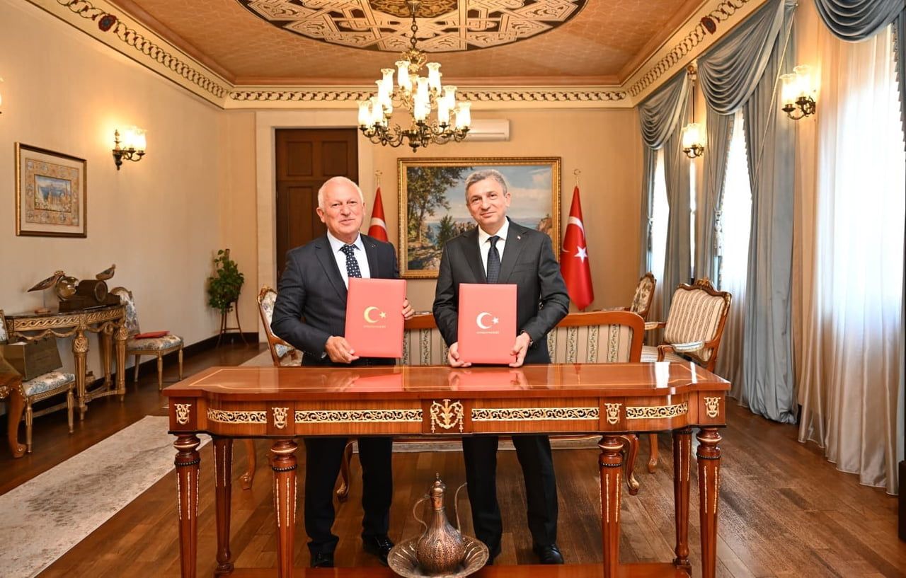 CW ENERJİ, ANTALYA VALİLİĞİ İLE İMZALADIĞI PROTOKOL KAPSAMINDA COP31 ANTALYA EVİ’NİN GÜNEŞ...