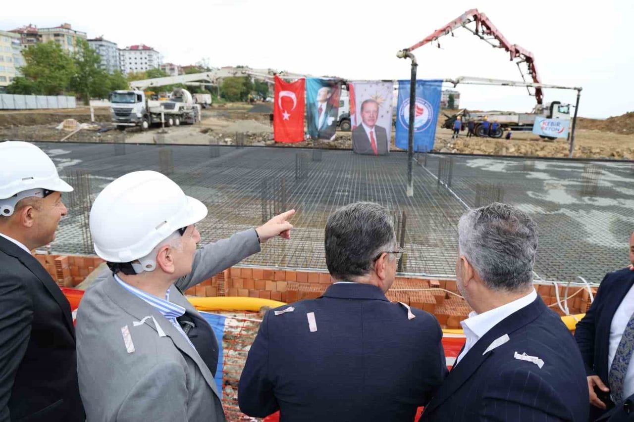 TRABZON'UN AKÇAABAT İLÇESİNDE YAPILACAK YENİ OTOGARIN TEMELİ ATILDI.