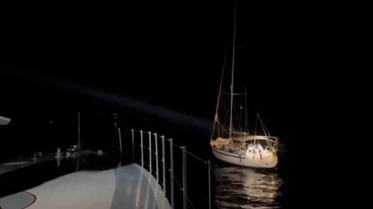 İZMİR’İN URLA İLÇESİ AÇIKLARINDA SAHİL GÜVENLİK EKİPLERİ TARAFINDAN DURDURULAN HAREKET HALİNDEKİ...