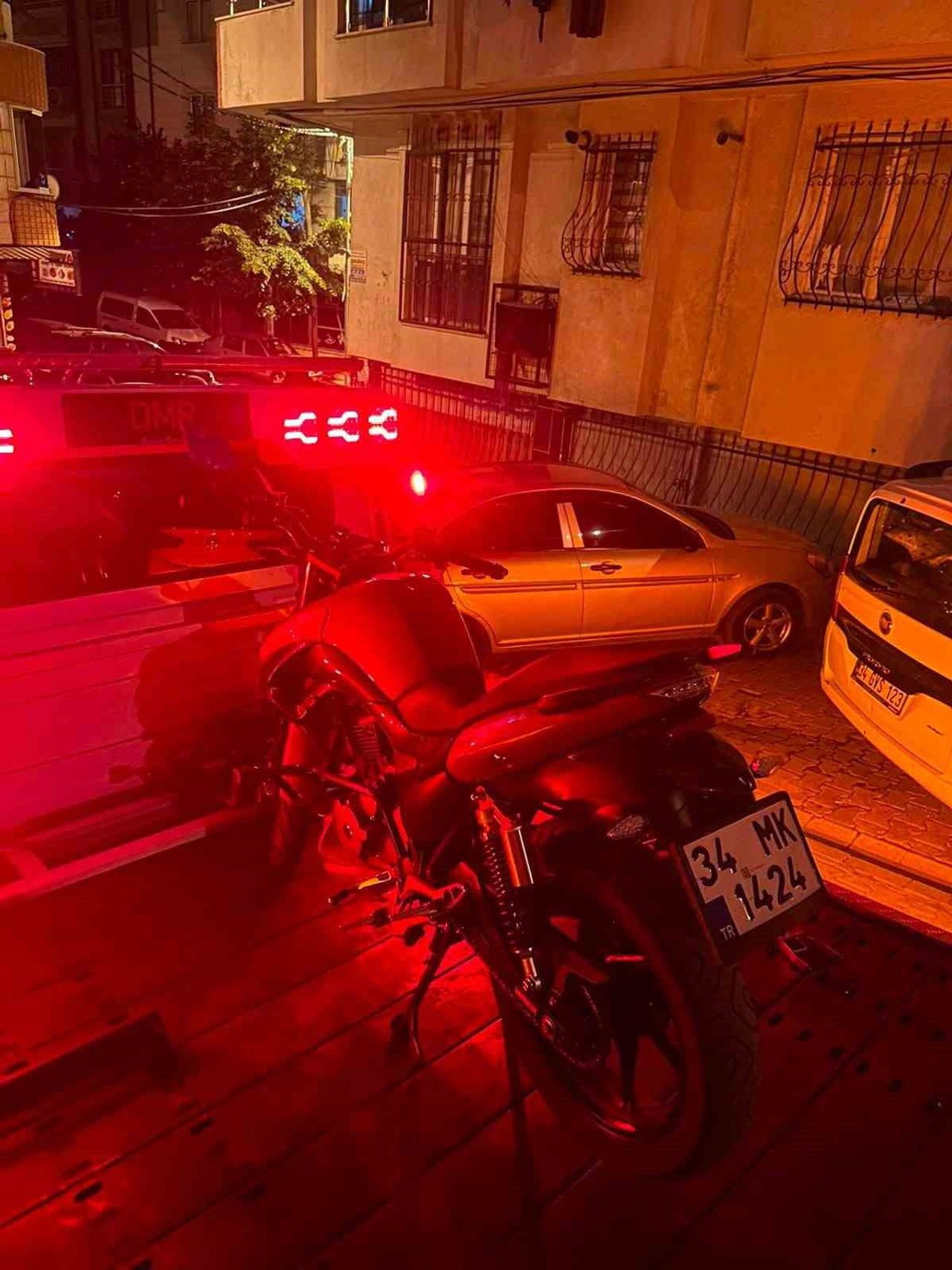 İSTANBUL'UN BAŞAKŞEHİR İLÇESİNDE YAKLAŞIK 150 BİN LİRA DEĞERİNDEKİ MOTOSİKLETLE AKROBATİK...