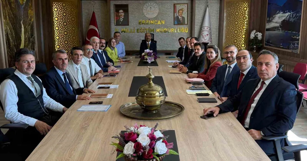 ERZİNCAN’DA 2026-2027 EĞİTİM ÖĞRETİM YILI İLÇE MİLLİ EĞİTİM MÜDÜRLERİ KURULU TOPLANTISI...