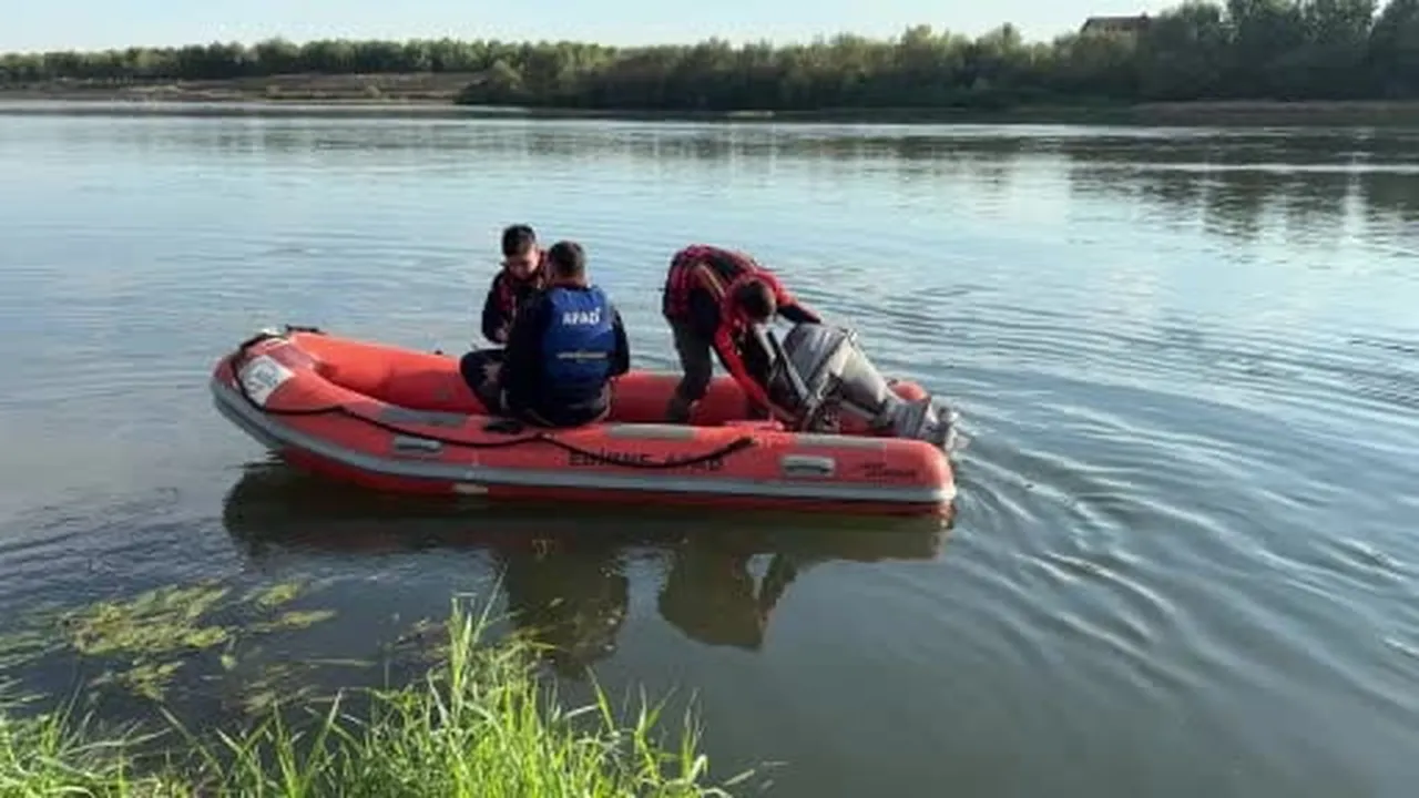 Meriç Nehri'nde botu alabora olan Iraklı ailenin kayıp son çocuğu için arama çalışmaları...