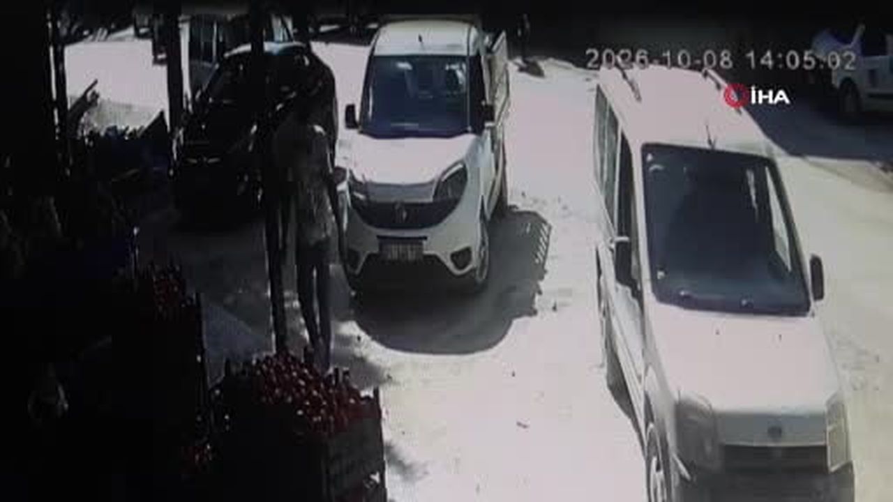 Sahibinin market alışverişi yaparken çalışır halde bıraktığı aracı kendininmişçesine çalan hırsız...