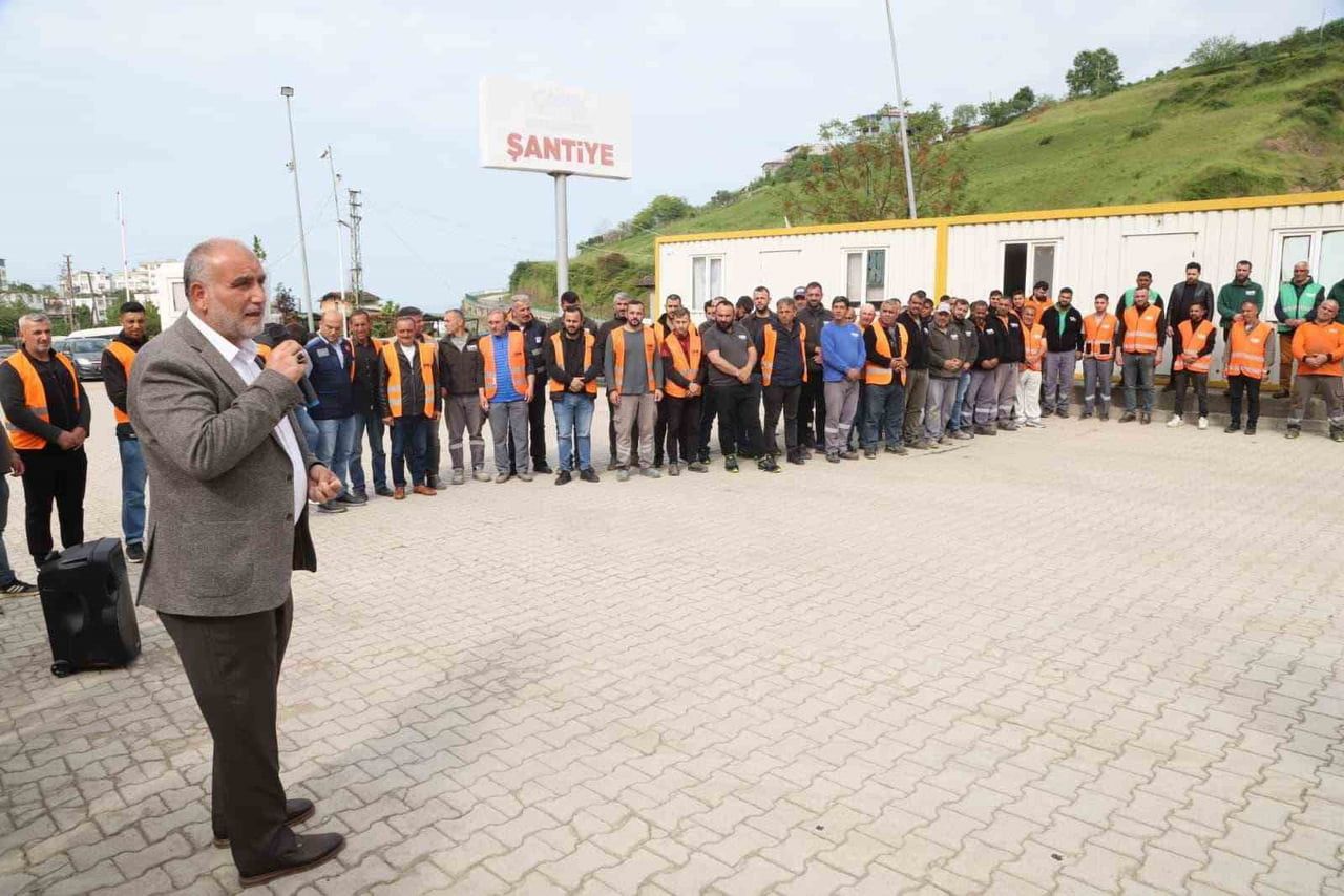CANİK BELEDİYE BAŞKANI İBRAHİM SANDIKÇI, BELEDİYE PERSONELİNİN KURBAN BAYRAMI'NI TEBRİK...