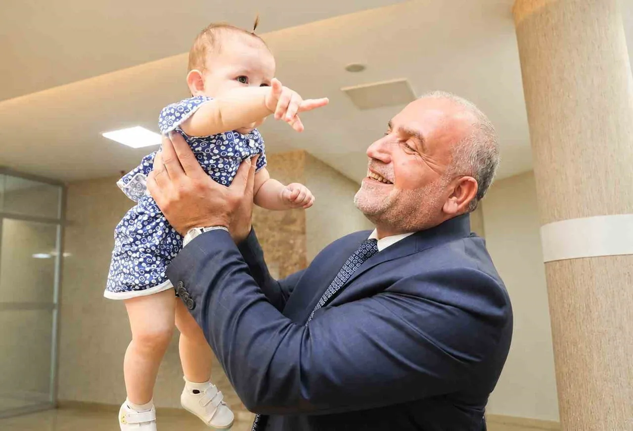 CANİK BELEDİYESİ, TÜM ANNE ADAYLARINA VE DOĞUM YAPAN ANNELERE "BEBEK DESTEK PAKETİ" HEDİYE ETMEYE...