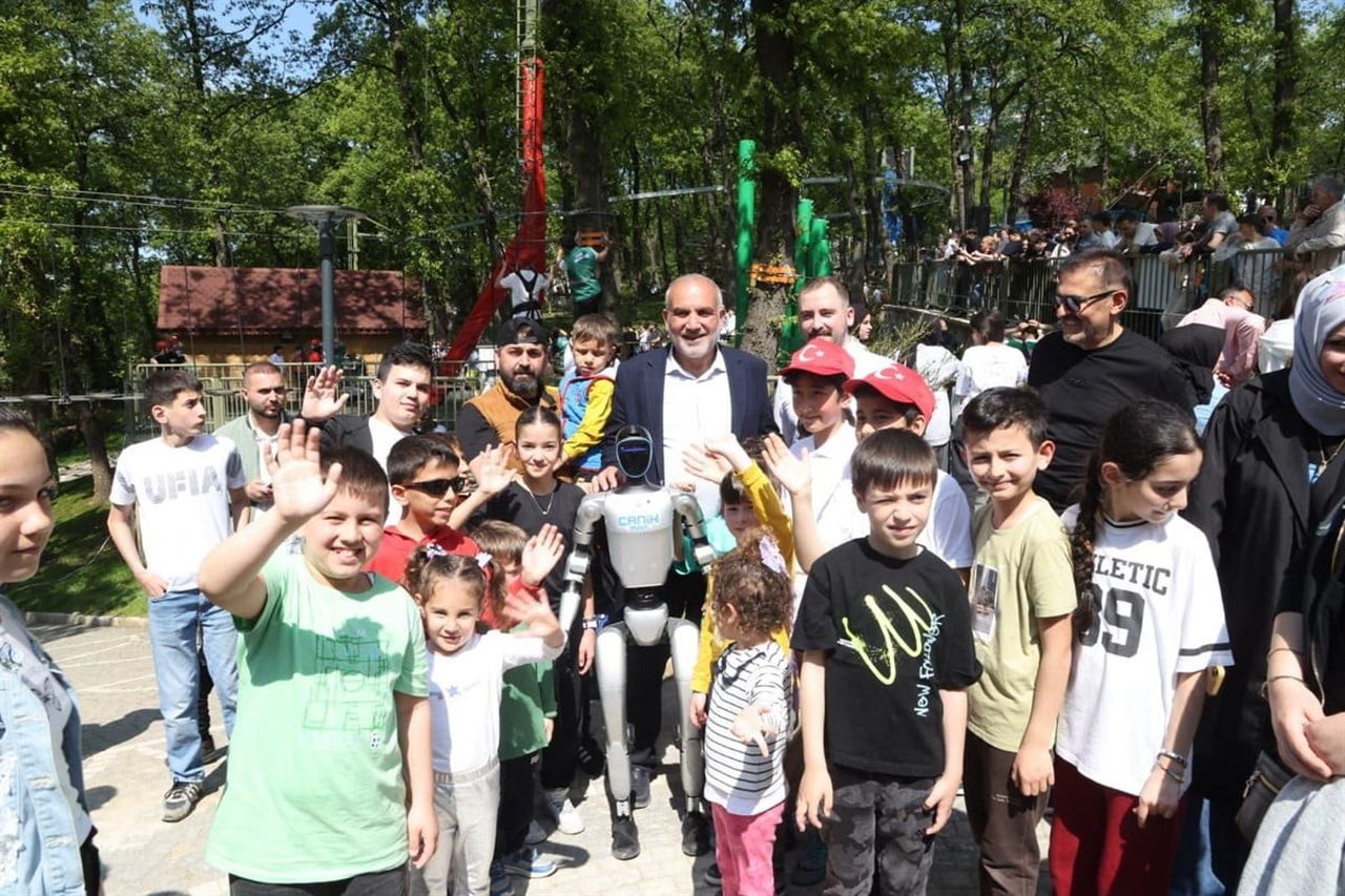 CANİK BELEDİYESİ'NİN HİZMETE SUNDUĞU CANİK MACERA PARKI'NIN AÇILIŞ GÜNÜNDE, 10 BİN 868 KİŞİ...