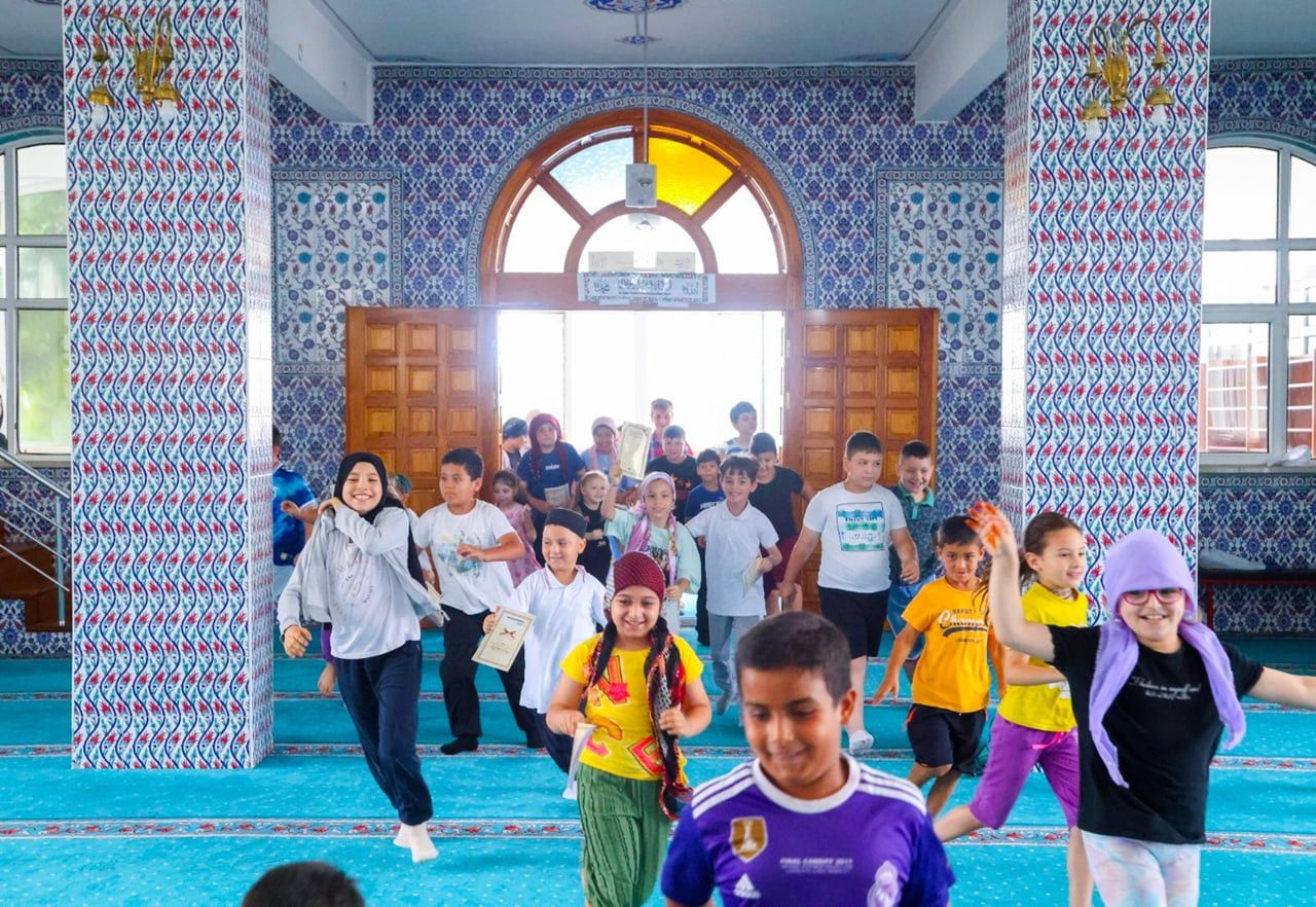 CANİK BELEDİYESİ'NİN "HAYDİ GÜLE OYNAYA CAMİYE GEL" PROJESİYLE ÇOCUKLAR VE GENÇLER CAMİLERE AKIN...