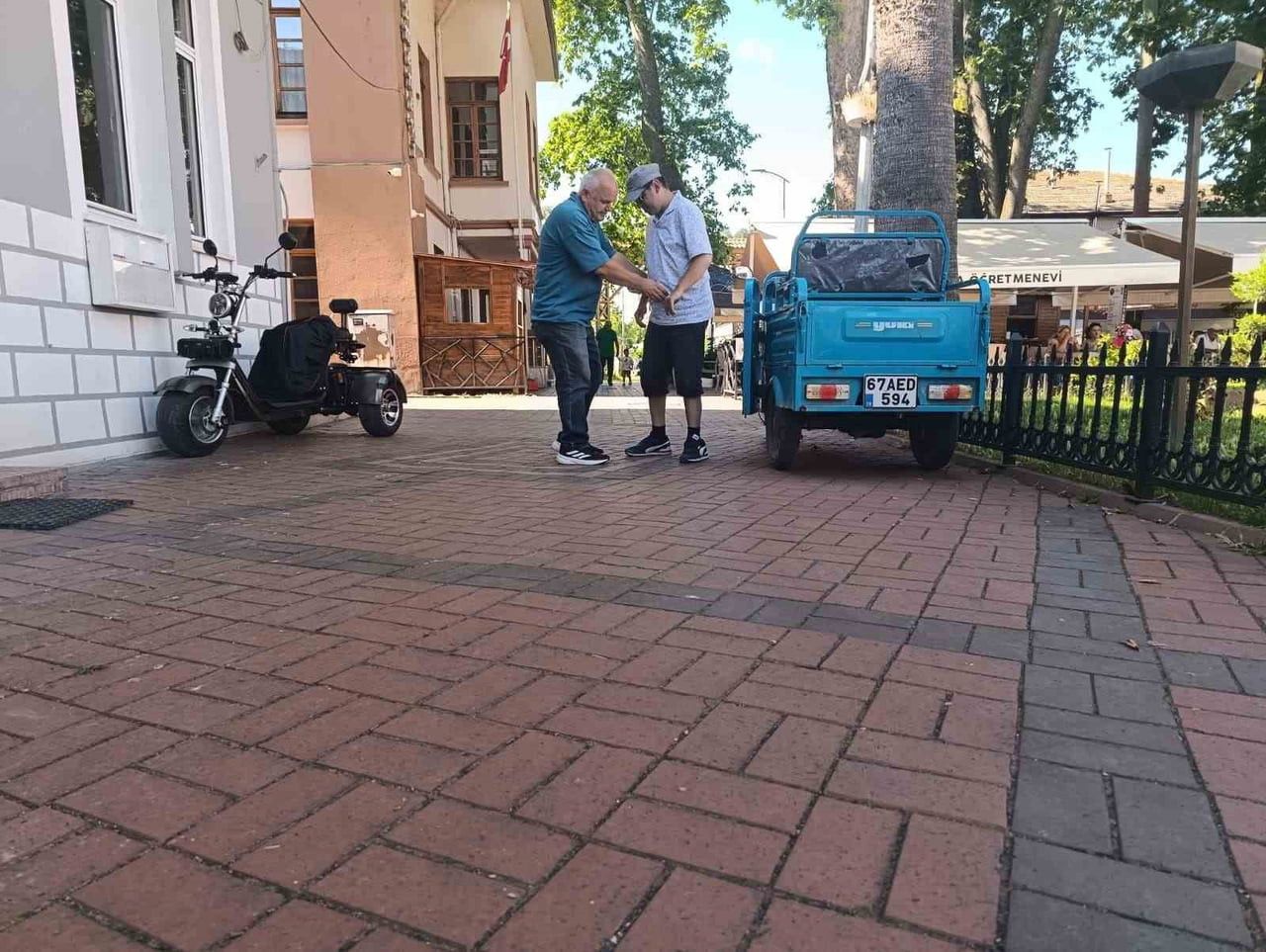 ÇAYCUMA İLÇESİNDE YAŞAYAN AYHAN KURU, SEREBRAL PALSİ HASTASI 26 YAŞINDAKİ OĞLU SERCAN KURU İÇİN...