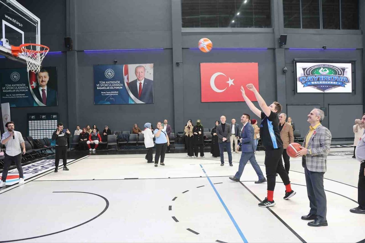 ÇAYIROVA'DA OTİZM KONUSUNDA FARKINDALIK OLUŞTURMAK AMACIYLA ÖZEL ÇOCUKLAR VE PROFESYONEL...
