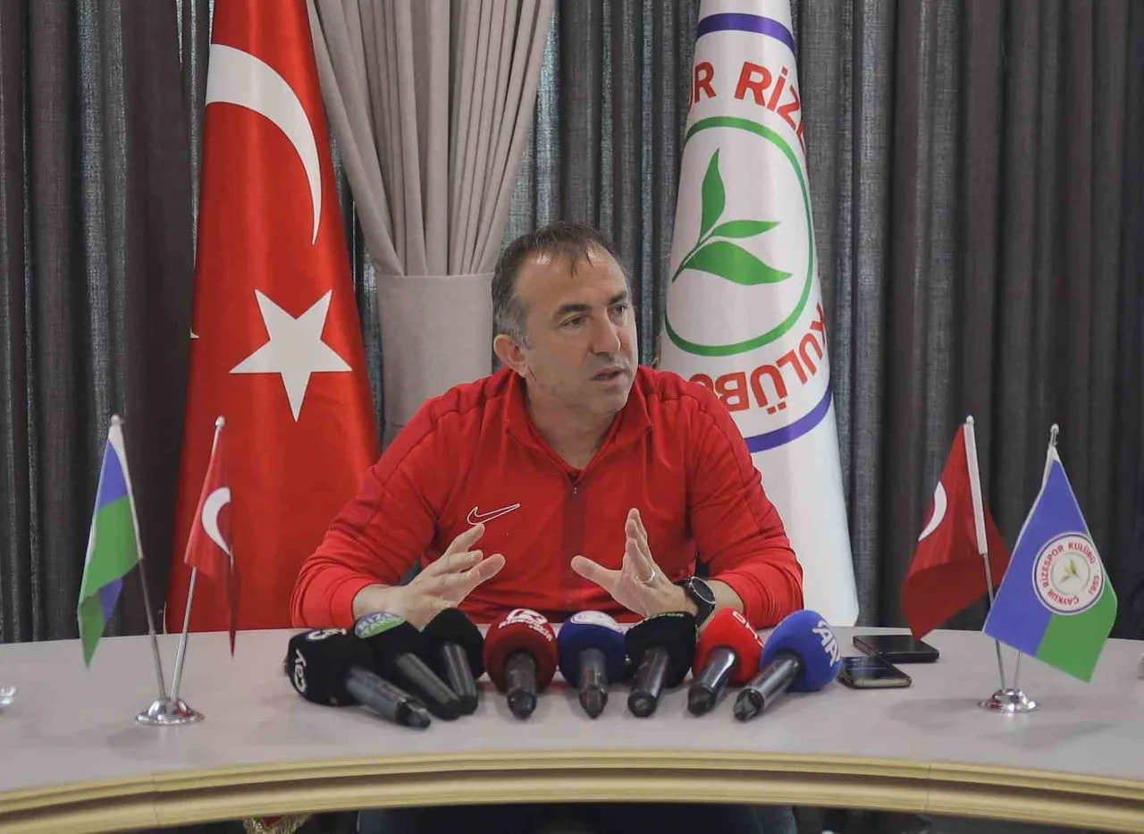 ÇAYKUR RİZESPOR TEKNİK DİREKTÖRÜ RECEP UÇAR "HER TAKIMIN İNİŞLERİ ÇIKIŞLARI OLUYOR, BÜTÜN TAKIMLAR...