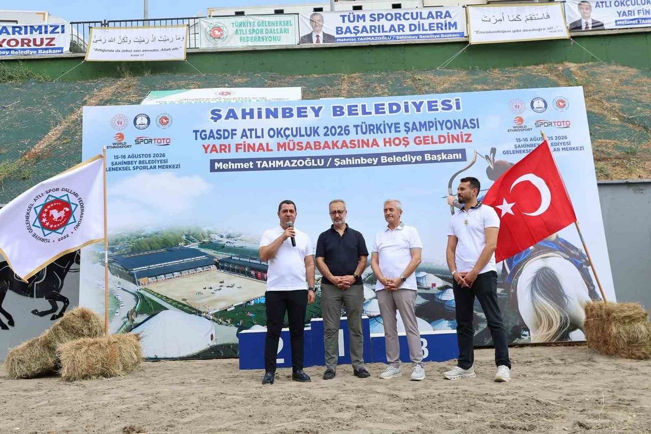BOZGEYİK, SPORUN VE EĞİTİMİN ŞEHRİ GAZİANTEP İÇİN SAHA TEMASLARI ARALIKSIZ SÜRÜYOR