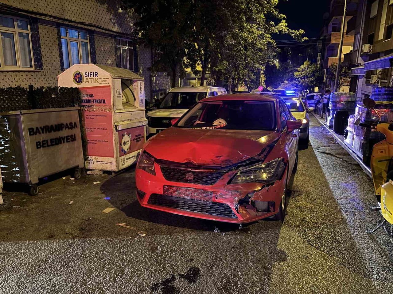 HASTA TAŞIYAN AMBULANS OTOMOBİL İLE ÇARPIŞTI: 3 KİŞİ YARALANDI