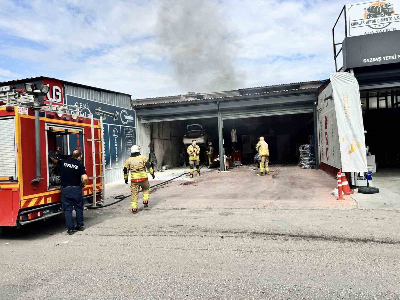 EDİRNE'DE BİR OTO LPG TAMİRHANESİNDE MEYDANA GELEN PATLAMADA 2 KİŞİ YARALANDI.