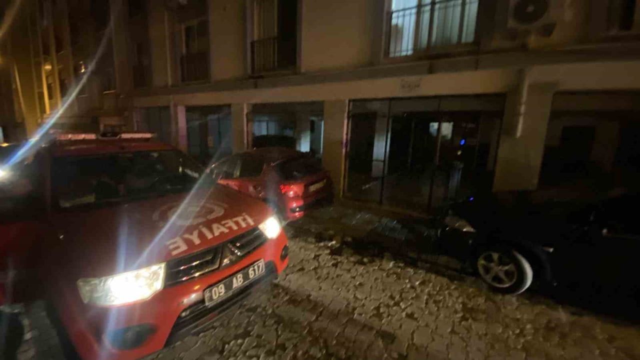 AYDIN’IN EFELER İLÇESİNDE BİR APARTMAN DAİRESİNİN MUTFAĞINDA ÇIKAN YANGIN İTFAİYE EKİPLERİNCE...