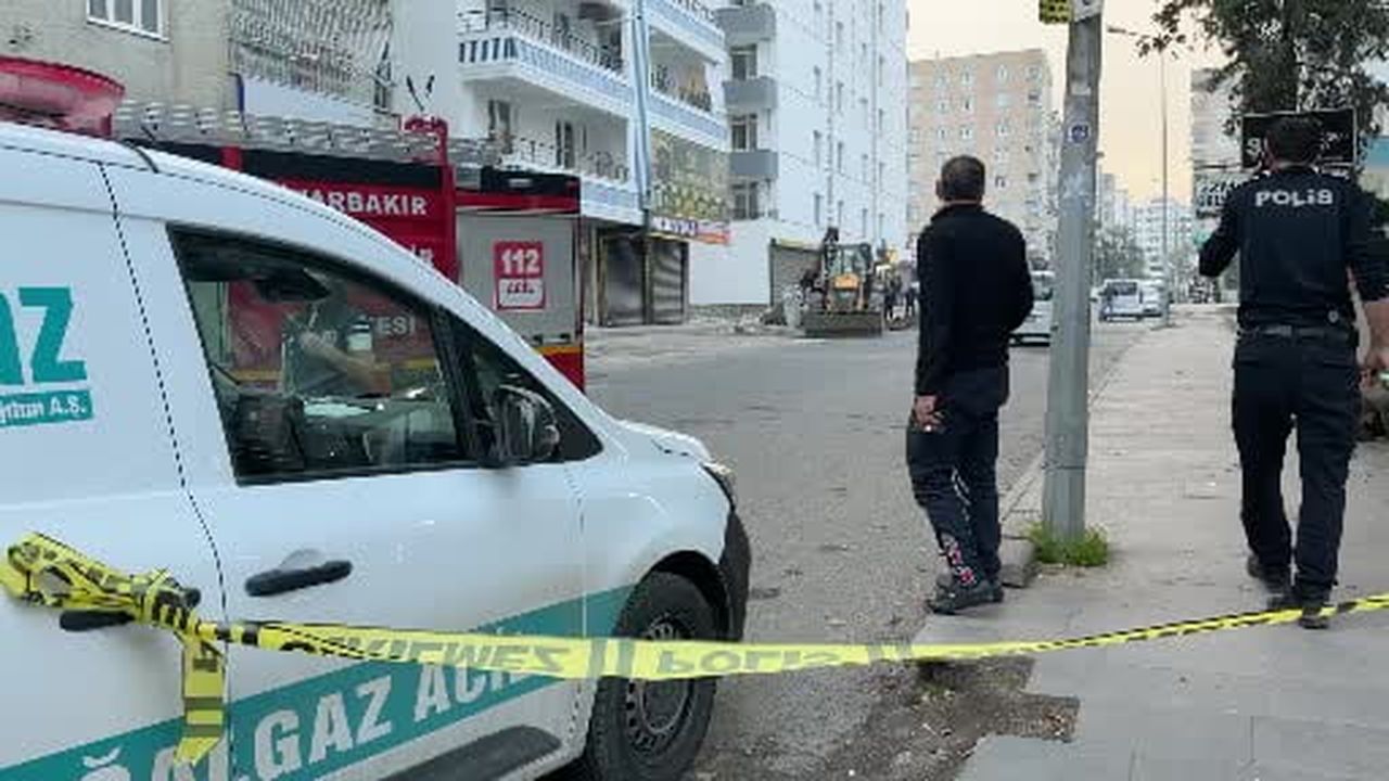 Çalışma esnasında doğalgaz borusu çatladı, ekipler harekete geçti