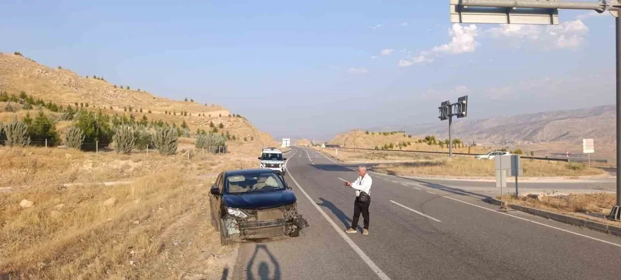 BATMAN’DA KAMYON İLE OTOMOBİLİN ÇARPIŞMASI SONUCU MEYDANA GELEN TRAFİK KAZASINDA 2 KİŞİ...