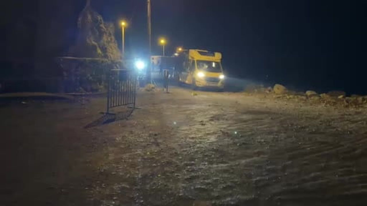 Amasra'da büyük kaya parçaları karavanların bulunduğu alana düştü