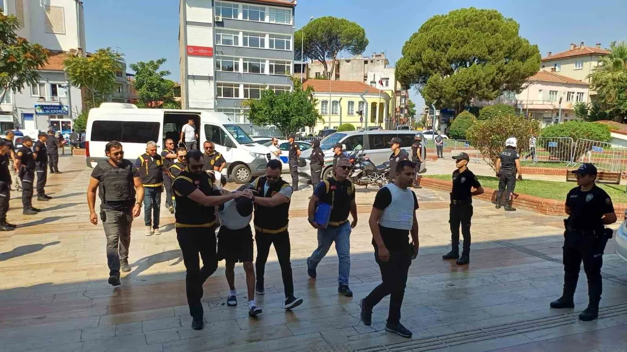 HAKİM KARŞISINA ÇIKARTILAN 4 ŞÜPHELİ TUTUKLANARAK CEZAEVİNE GÖNDERİLDİ.