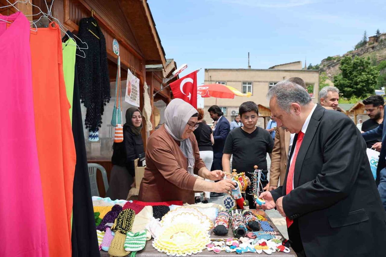 TALAS BELEDİYESİ’NİN KADIN GİRİŞİMCİLERE DESTEK AMACIYLA MAHARETLİ ELLER KADIN GİRİŞİMİ ÜRETİM VE...