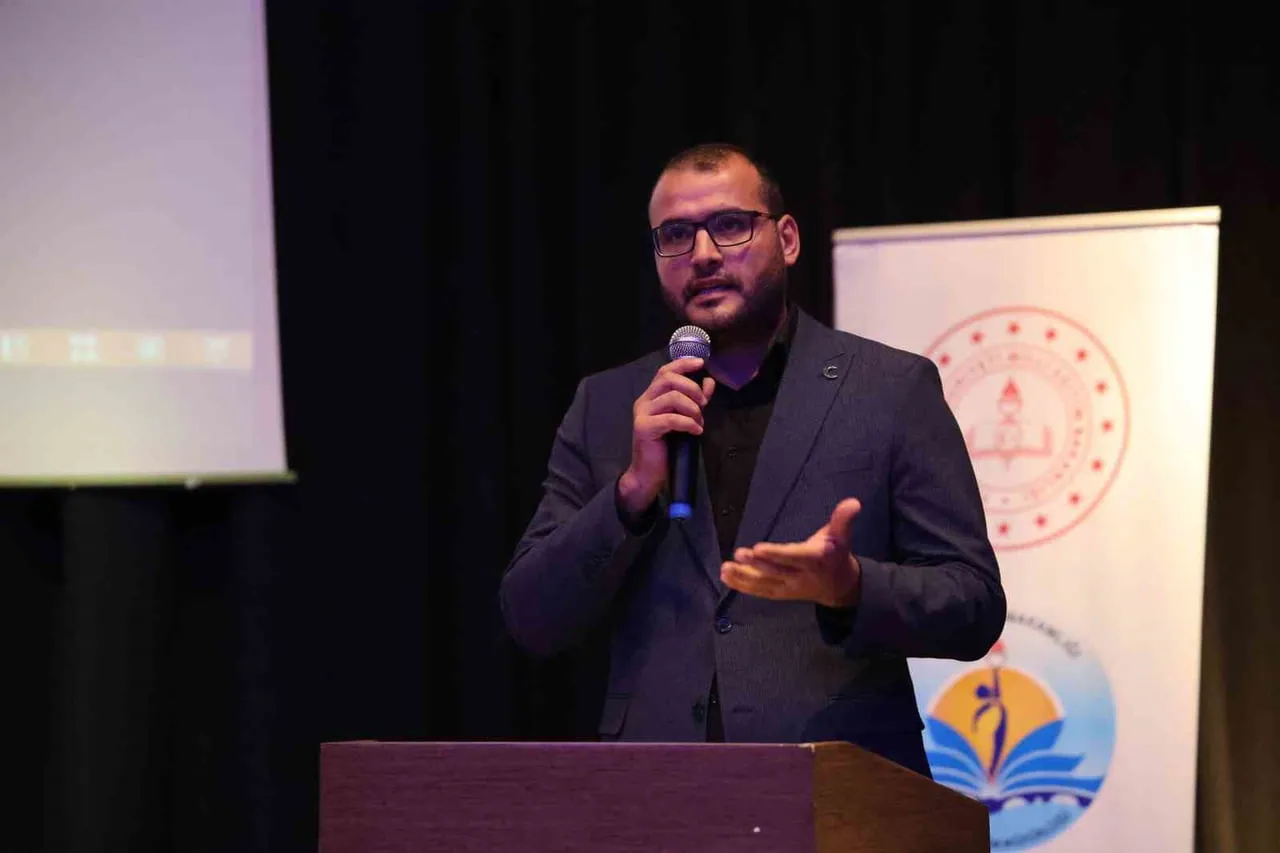 TÜRKİYE YEŞİLAY CEMİYETİ ADANA ŞUBE BAŞKANI DOKTOR YUNUS EMRE YILDIRIM, TÜRKİYE’DE HAFTALIK EKRAN...
