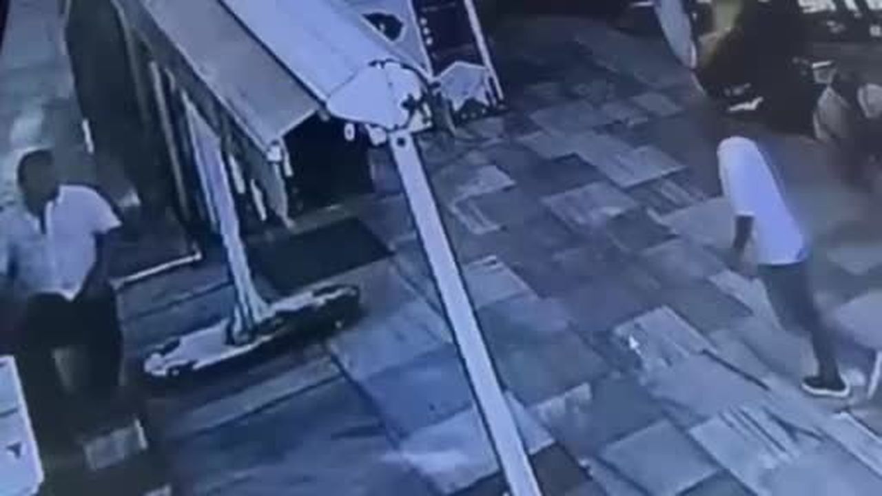 Fatih’te camide para dolu çantayı çalan 2 şüpheli tutuklandı