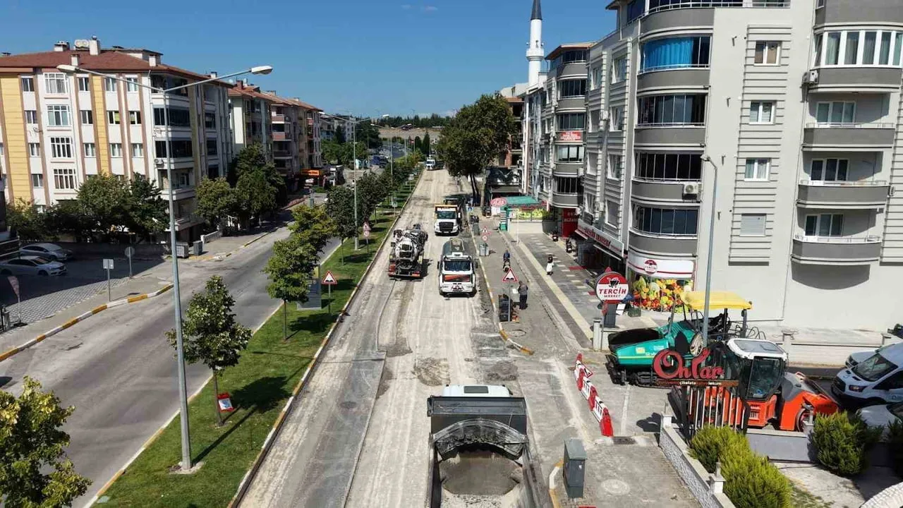 BALIKESİR BÜYÜKŞEHİR, SAVAŞTEPE CADDESİ’Nİ YENİLİYOR