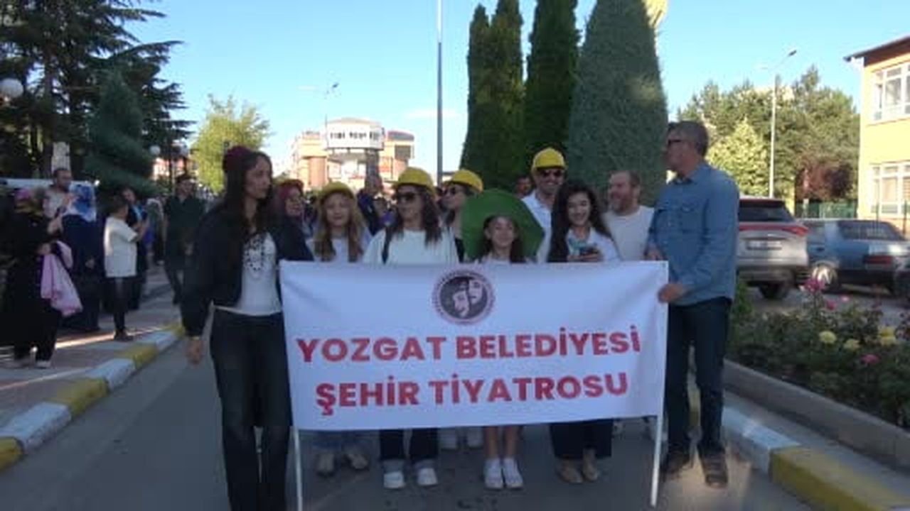 25. Uluslararası Sürmeli Şenlikleri kortej yürüyüşü ile başladı