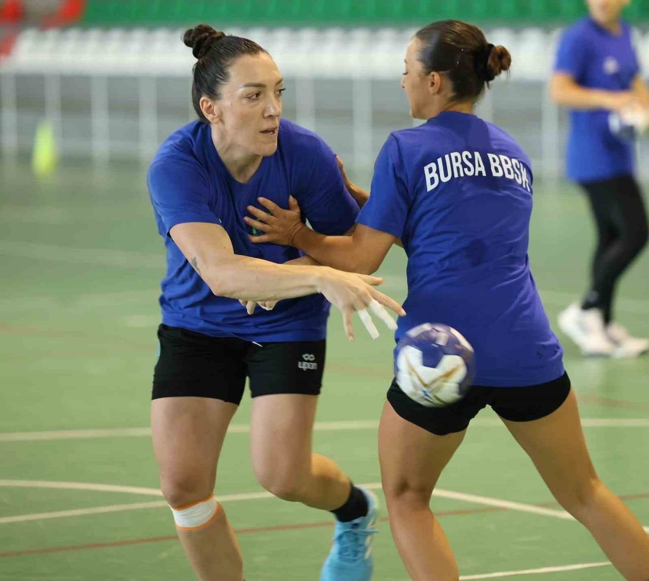 BURSA BÜYÜKŞEHİR BELEDİYESPOR KADIN HENTBOL TAKIMI, KADINLAR HENTBOL SÜPER LİGİ YENİ SEZONUNDA DA...