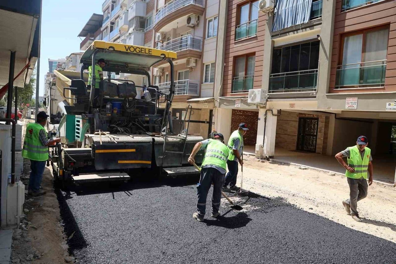 EFELER BELEDİYESİ FEN İŞLERİ MÜDÜRLÜĞÜ EKİPLERİ, GÜZELHİSAR MAHALLESİ ALBAYRAK CADDESİ’NDE SICAK...