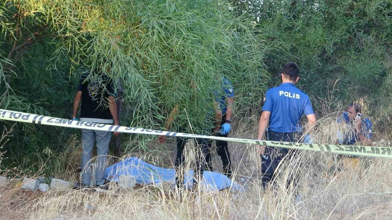 ANTALYA’DA AĞAÇLIK ALANDA BİR KİŞİNİN CANSIZ BEDENİ BULUNDU. BUGÜN DOĞUM GÜNÜ OLDUĞU ÖĞRENİLEN...