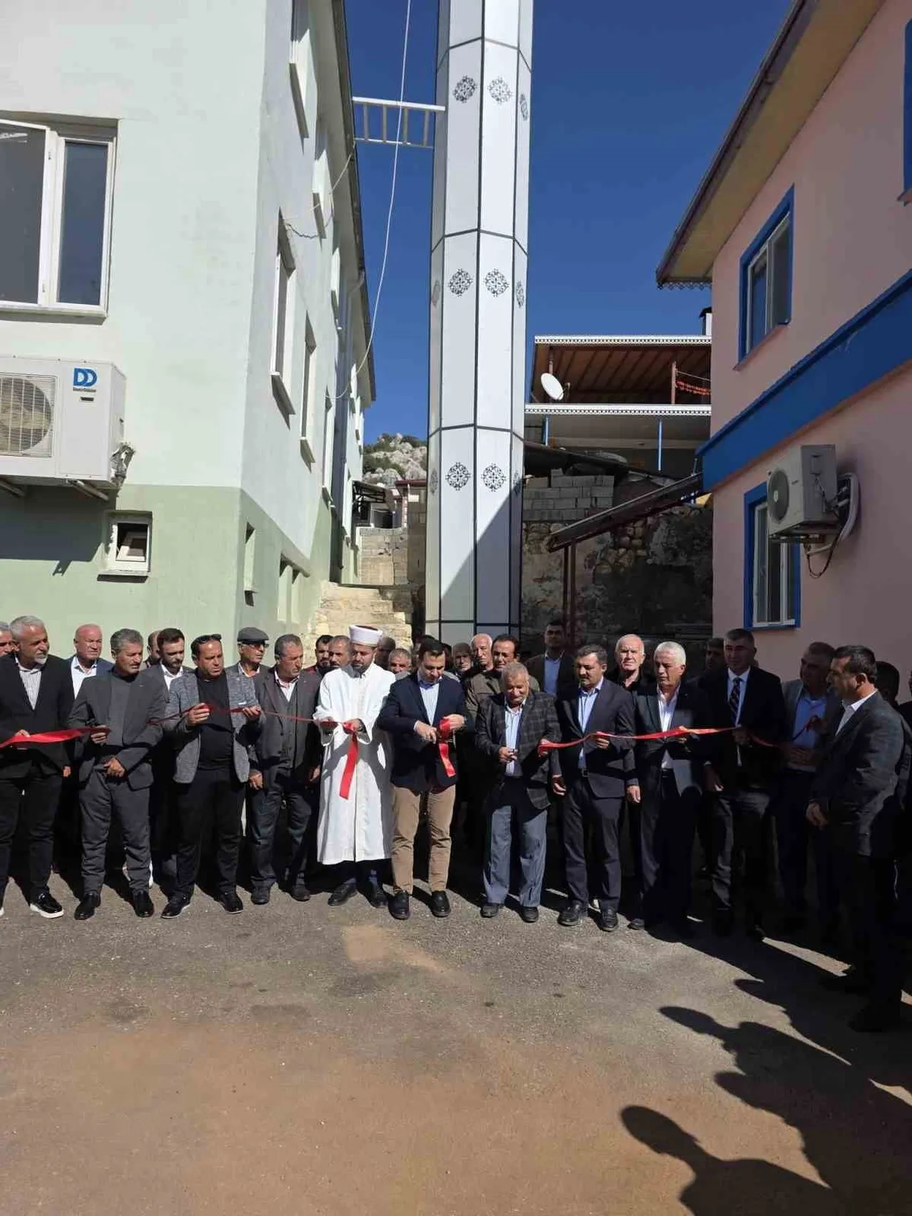 ADIYAMAN’IN GÖLBAŞI İLÇESİNE BAĞLI GEDİKLİ KÖYÜNDE, KAYMAKAMLIK VE HAYIRSEVER VATANDAŞLARIN...