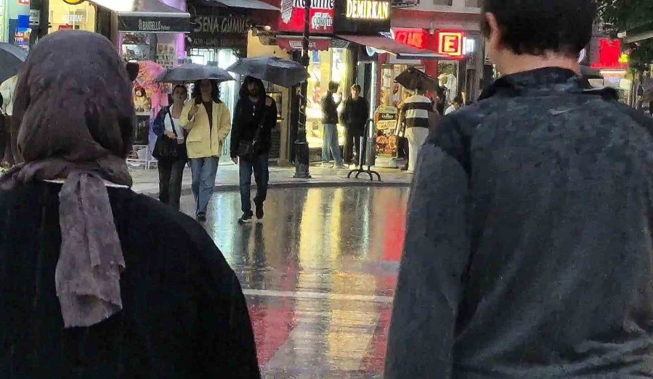 BARTIN'DA SABAH SAATLERİNDE ŞİDDETİNİ ARTTIRAN FIRTINA VE SAĞANAK YAĞIŞ ETKİLİ OLDU.
