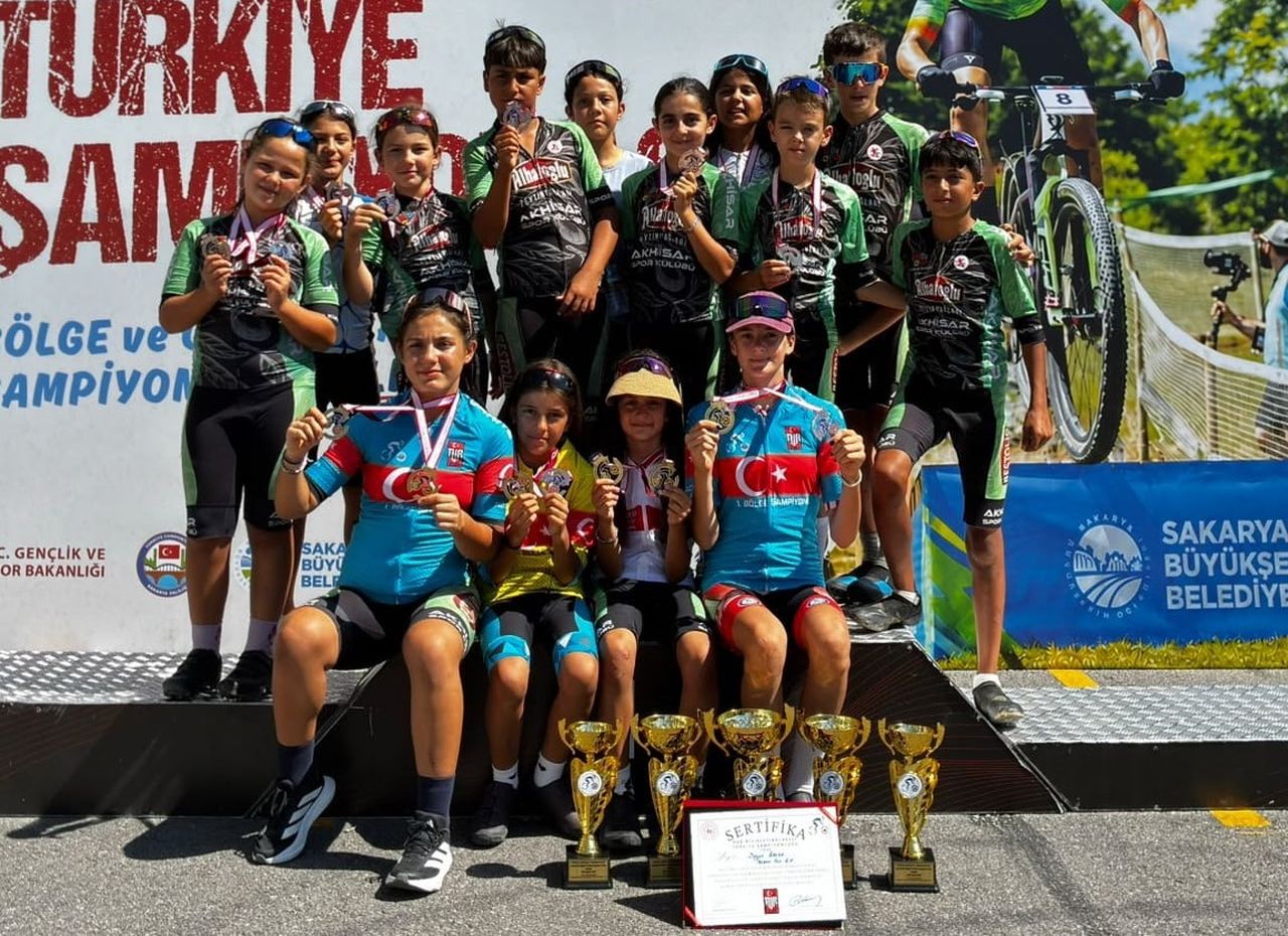 SAKARYA’DA DÜZENLENEN DAĞ BİSİKLETİ BÖLGESEL TÜRKİYE ŞAMPİYONASI’NDA PEDAL ÇEVİREN AKHİSARLI...