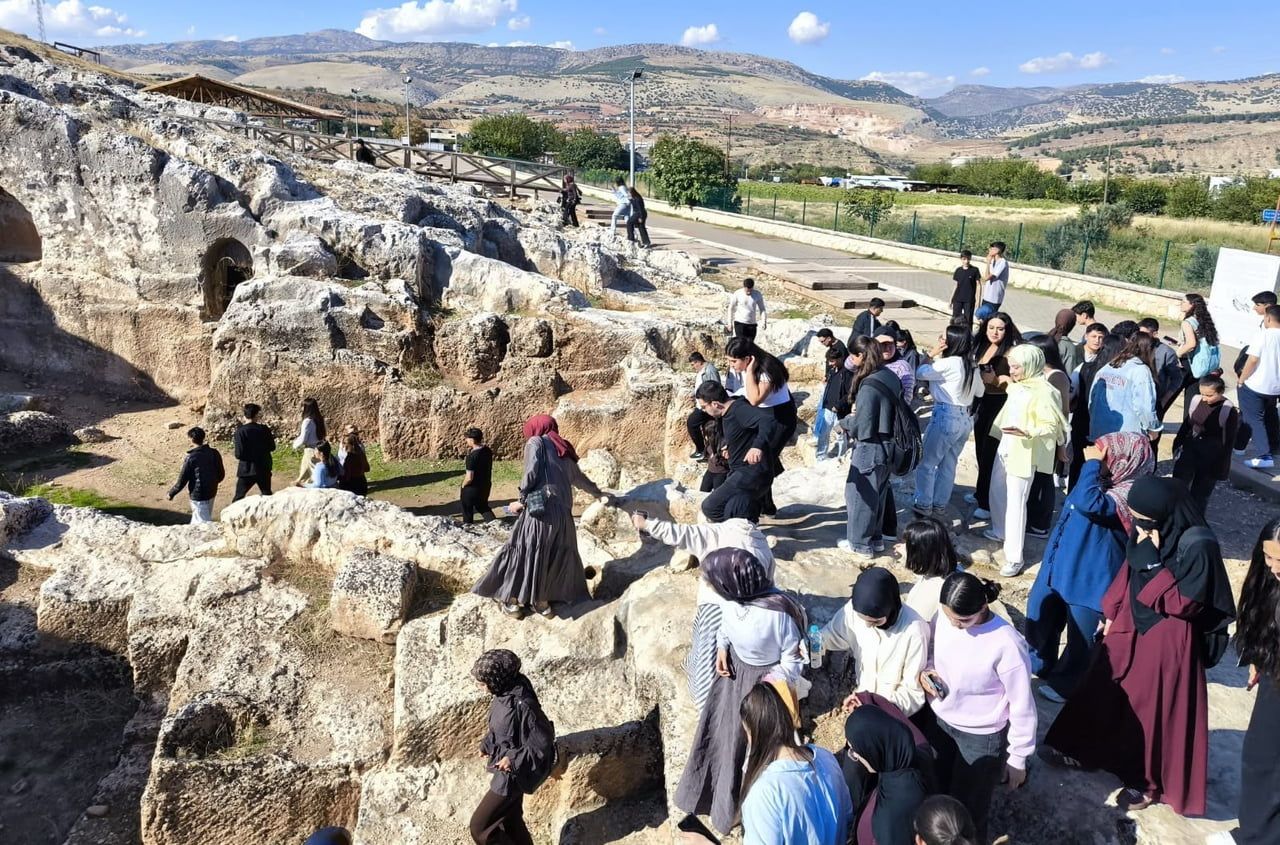 ADIYAMAN BELEDİYESİ KÜLTÜR VE EĞİTİM MERKEZİ (AKEM), ÜCRETSİZ YKS HAZIRLIK KURSLARINA KATILAN...