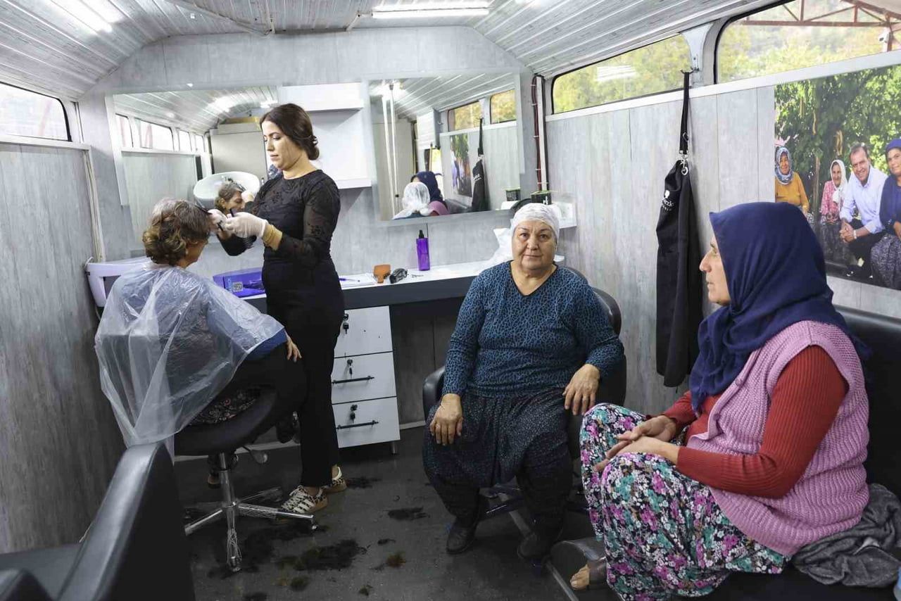 MERSİN BÜYÜKŞEHİR BELEDİYESİNİN KIRSAL MAHALLELERDE KUAFÖR VE BERBER HİZMETLERİNE ERİŞİMDE ZORLUK...