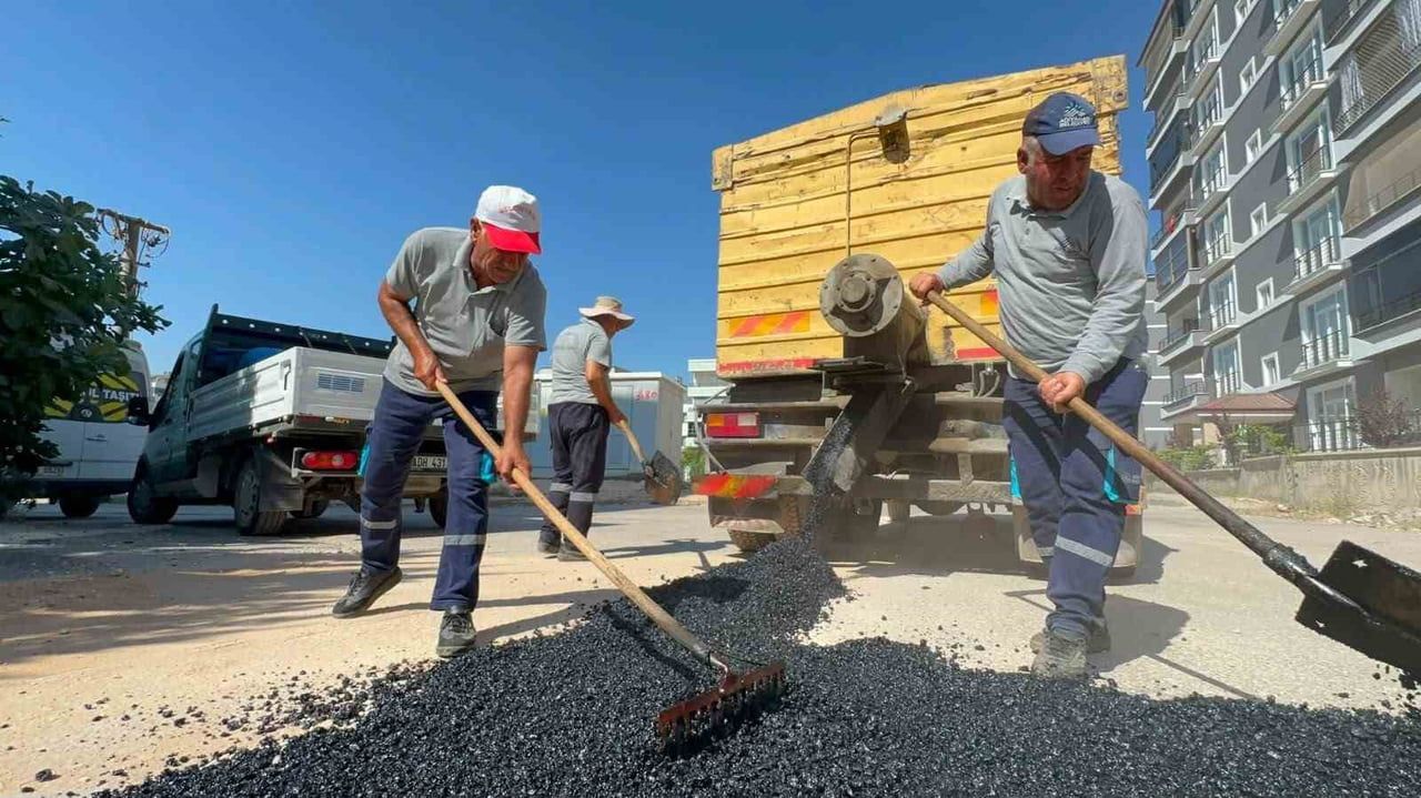 ADIYAMAN BELEDİYESİ FEN İŞLERİ MÜDÜRLÜĞÜ EKİPLERİ, KENT GENELİNDE ASFALT, FREZE, KALDIRIM VE...