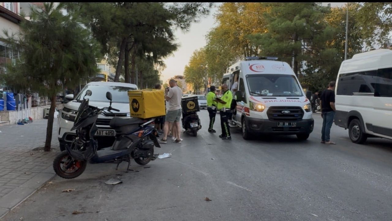 DENİZLİ’NİN PAMUKKALE İLÇESİNDE U DÖNÜŞÜNÜN YASAK OLDUĞU NOKTADA DÖNÜŞ YAPMAK İSTEYEN OTOMOBİLE...