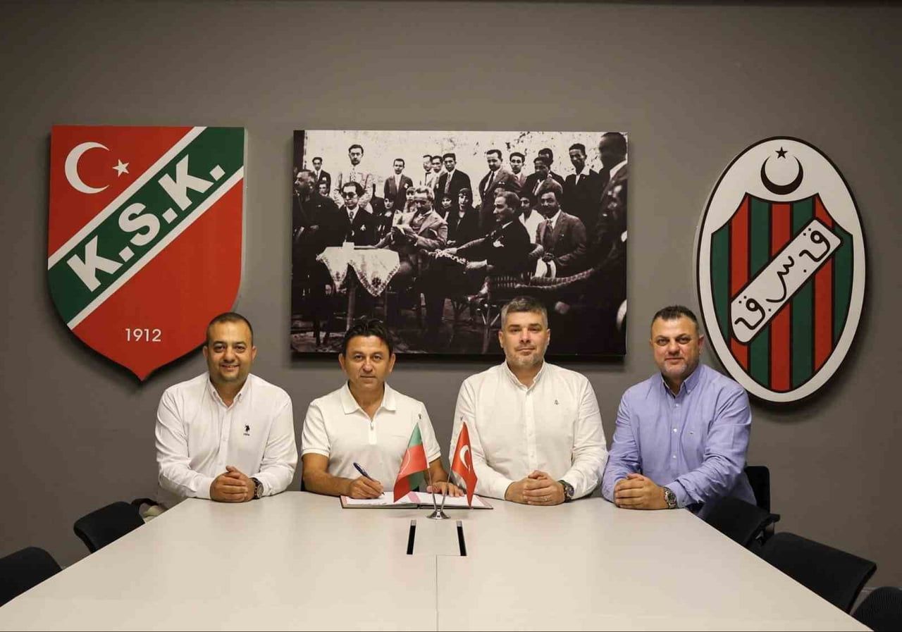 KARŞIYAKA’DA ZAFER UYSAL DÖNEMİ RESMEN BAŞLADI (ORTA SOLDAKİ ZAFER UYSAL- TİŞÖRTLÜ - ORTA SAĞDAKİ...