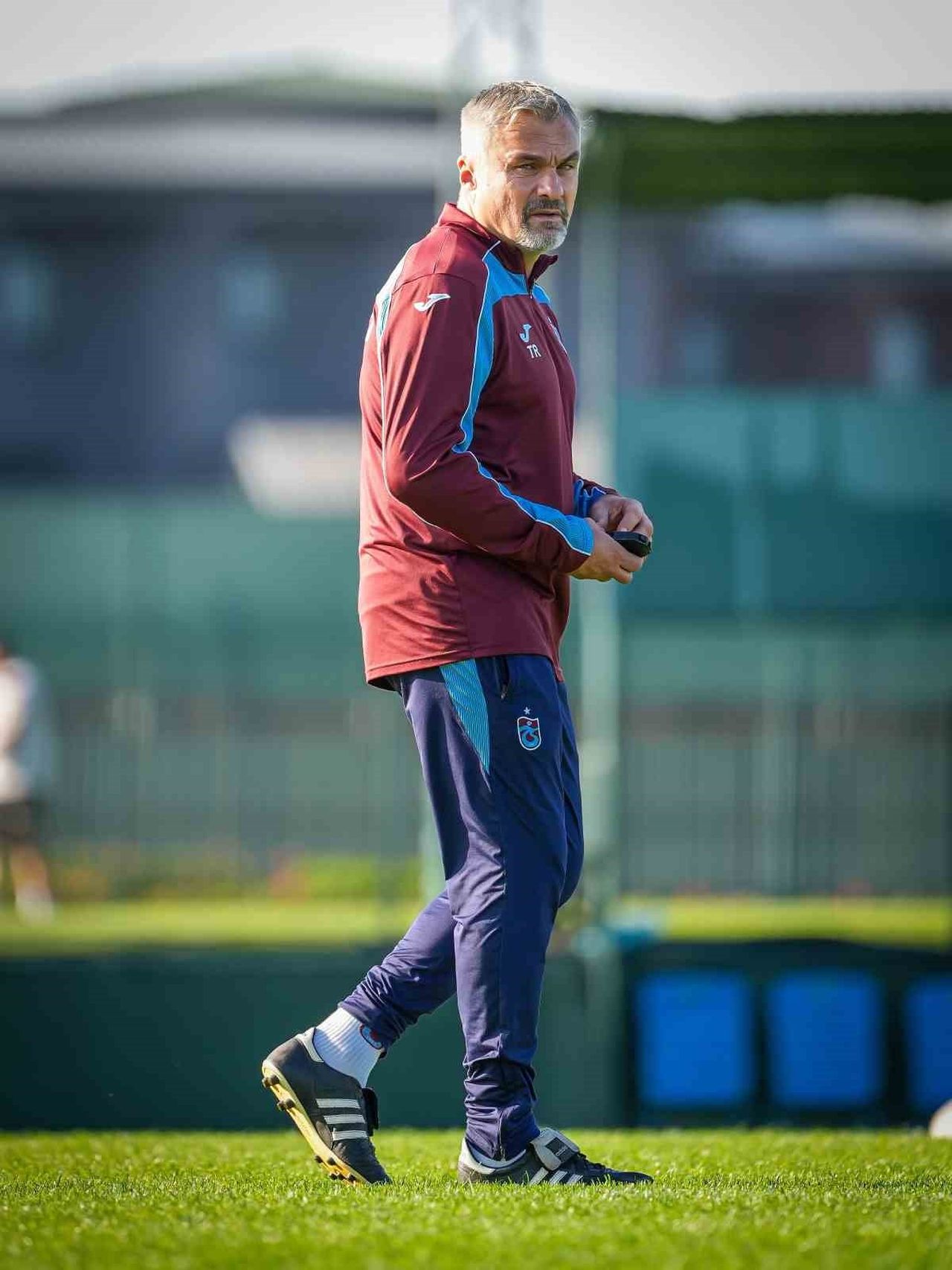 TRABZONSPOR TEKNİK DİREKTÖRÜ THOMAS REİS, BEŞİKTAŞ KARŞISINDA GALİP GELEREK BORDO-MAVİLİ TAKIMIN...