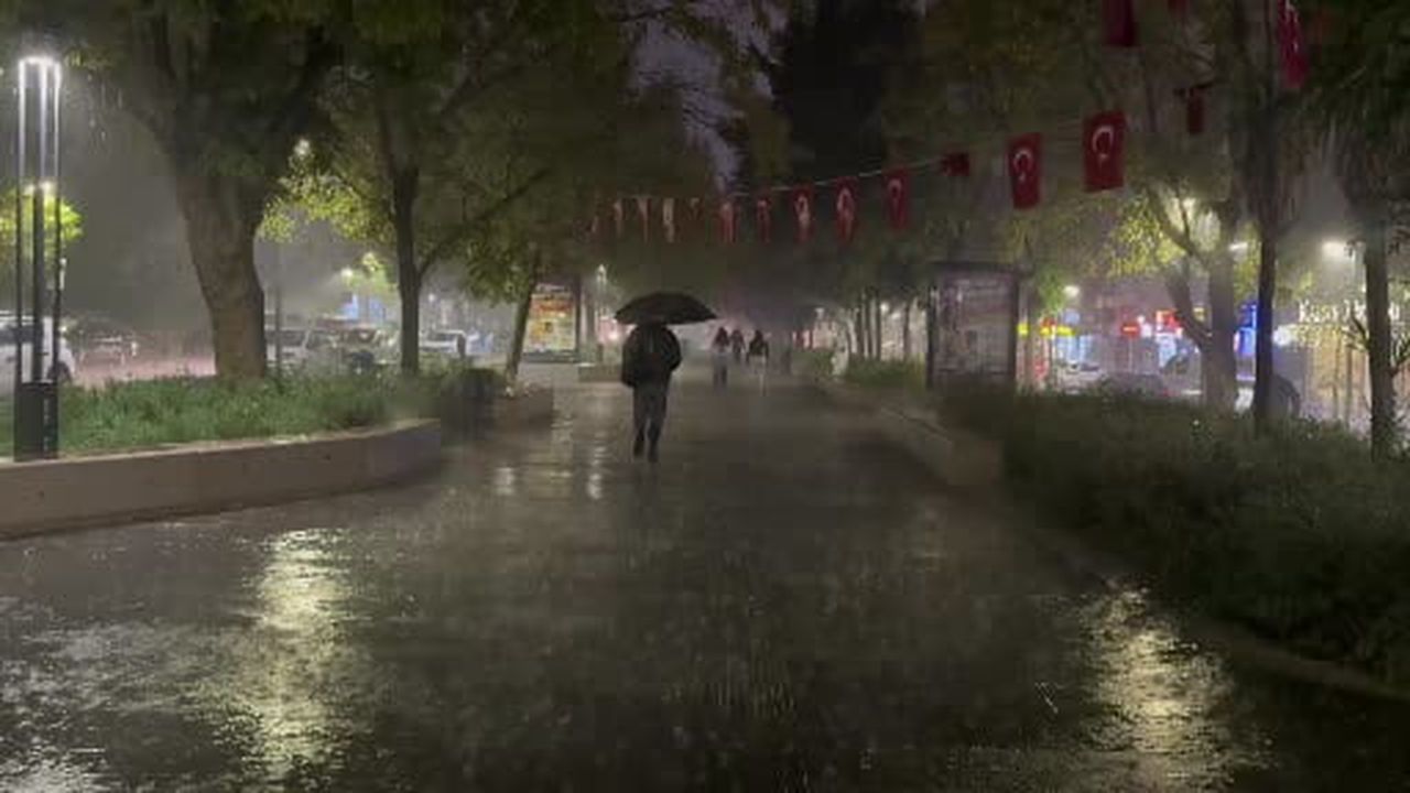 Kocaeli’de beklenen sağanak etkisini göstermeye başladı