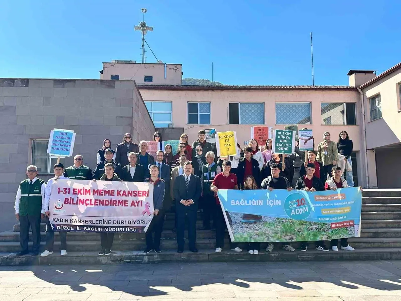 KAYNAŞLI’DA DÜNYA RUH SAĞLIĞI GÜNÜ VE MEME KANSERİ FARKINDALIK AYI KAPSAMINDA YÜRÜYÜŞ DÜZENLENDİ....