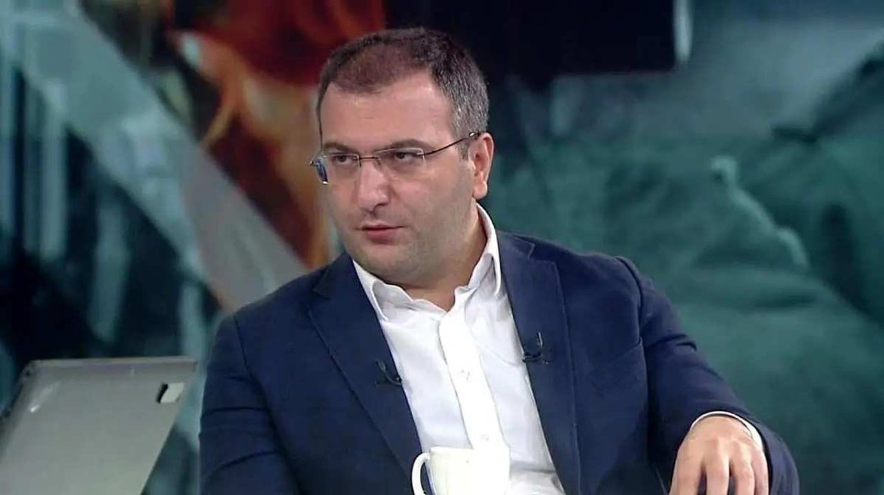 Cem Küçük istifa etti mi