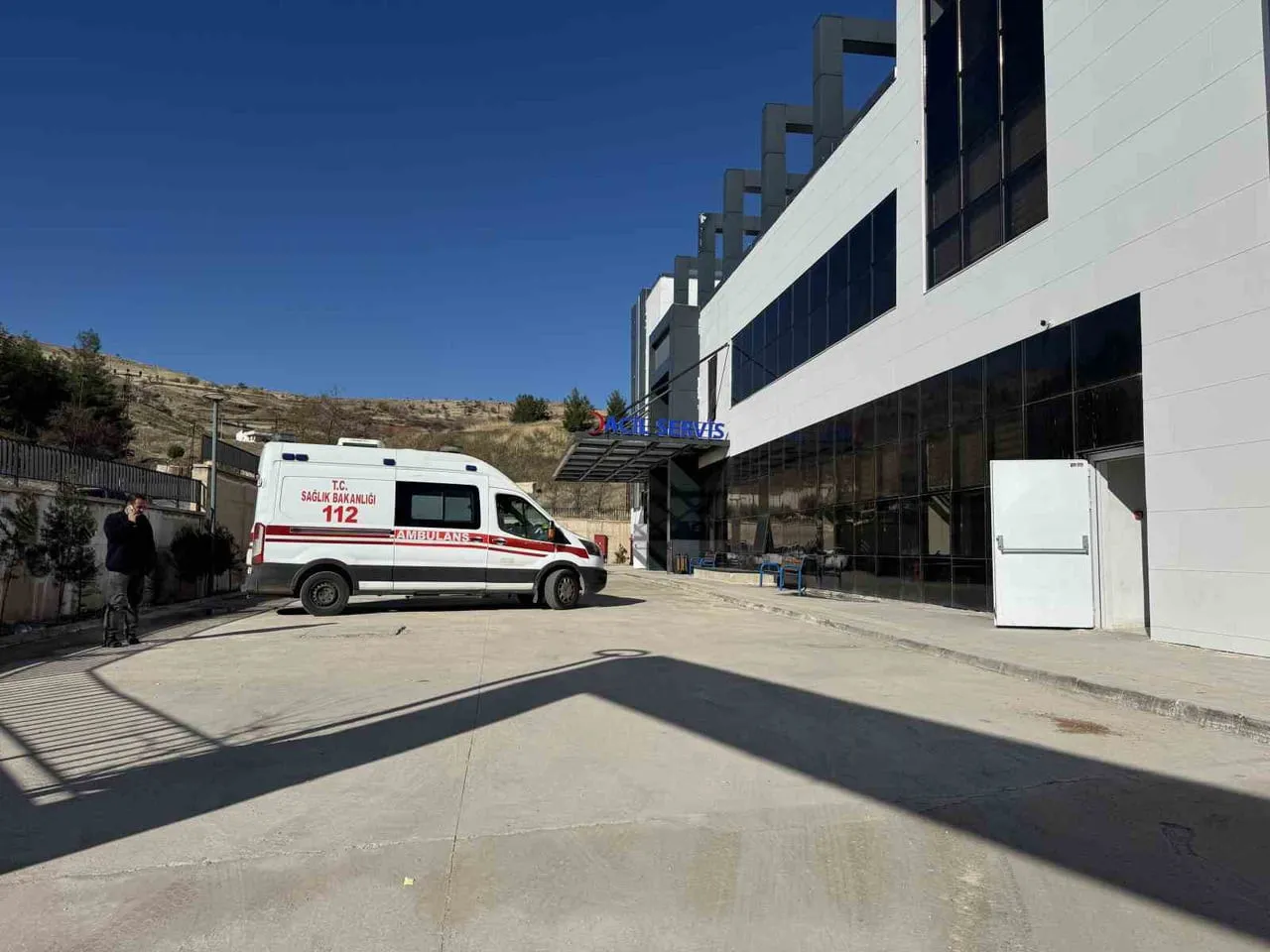 ÇERMİK DEVLET HASTANESİ ACİL SERVİS ÖNÜ