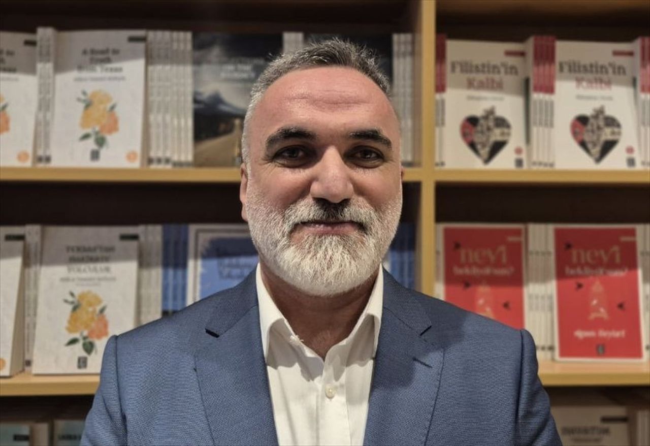 Çeşitli akademik, kültür ve farklı türlerde kitaplara imza atan Ekin Yayın Grubu, Fatih'teki yeni...