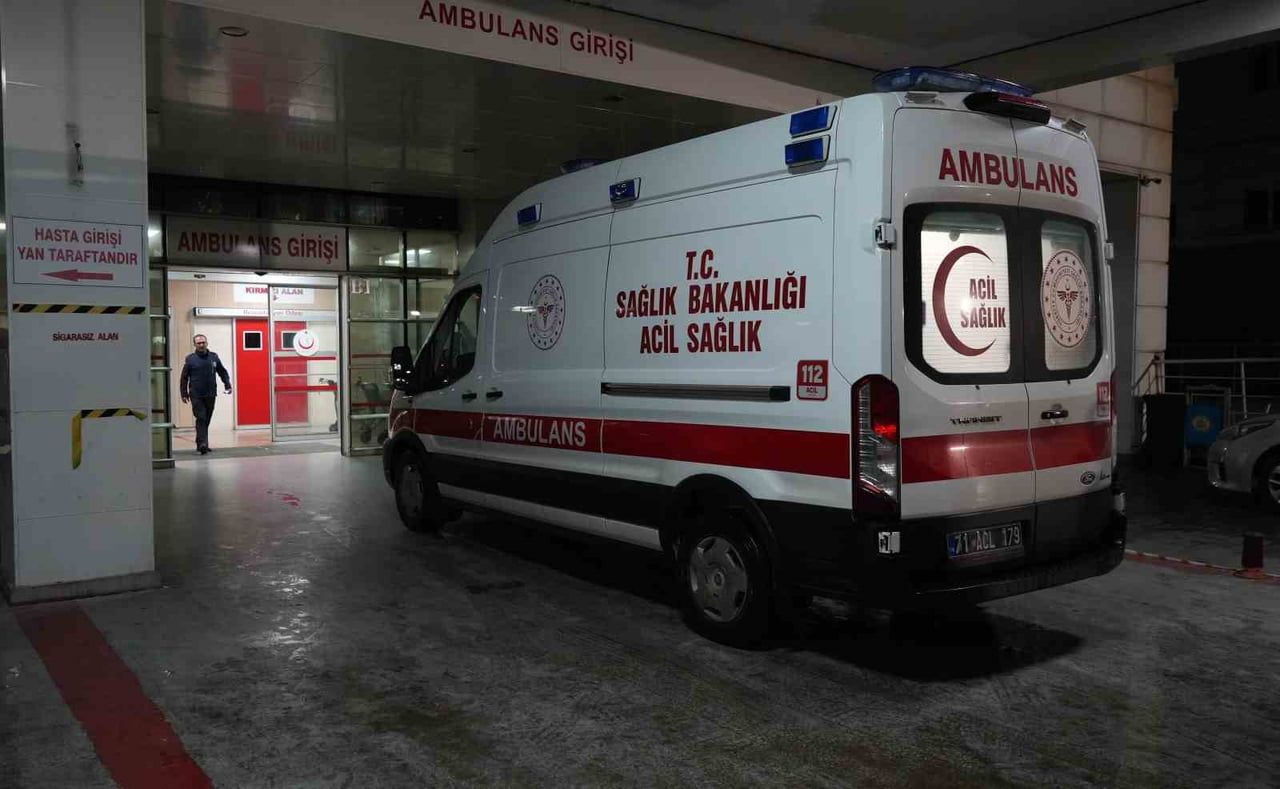 KIRIKKALE'DE YOLUN KARŞISINA GEÇERKEN OTOMOBİLİN ÇARPTIĞI KADIN, KALDIRILDIĞI HASTANEDE HAYATINI...