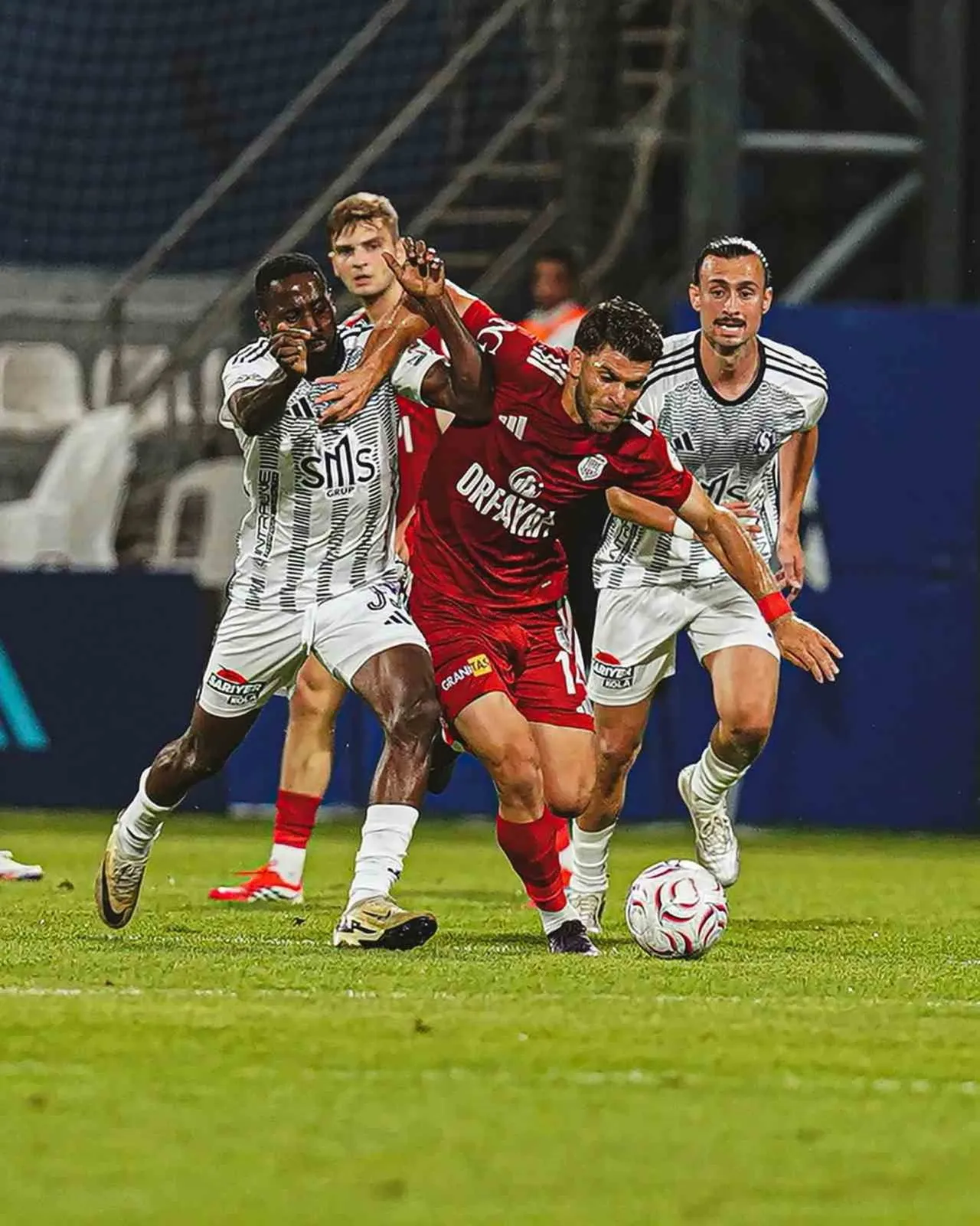 TRENDYOL 1. LİG'İN 5. HAFTASINDA SARIYER, SAHASINDA KARŞILAŞTIĞI PENDİKSPOR'U 2-0 MAĞLUP...