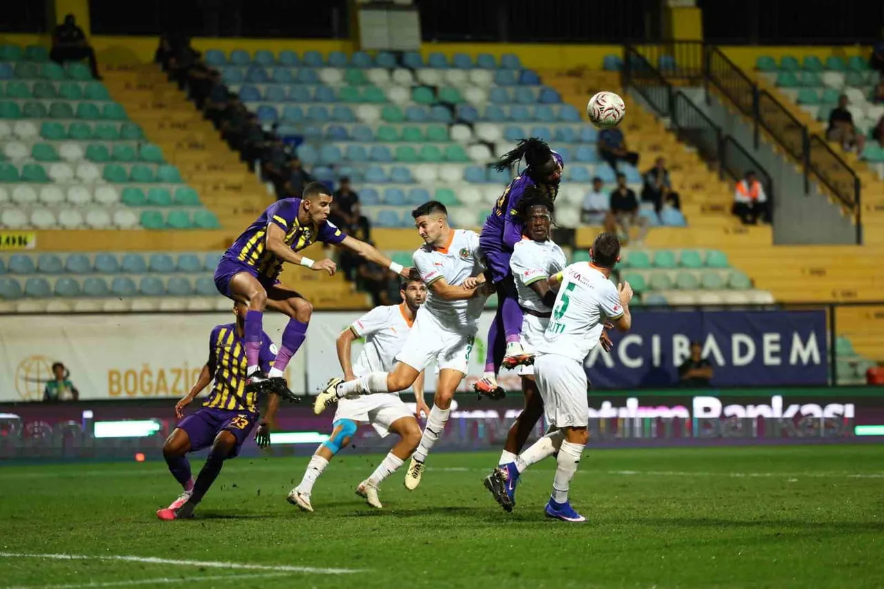 TRENDYOL SÜPER LİG’İN 3. HAFTASINDA EYÜPSPOR, SAHASINDA KARŞILAŞTIĞI CORENDON ALANYASPOR'U 2-1...